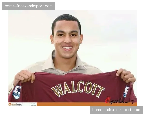 特写：36岁老将沃尔科特训练后加练传中，指导南安普顿青年队边锋