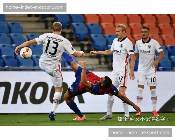 从数据看变化:三月以来,兰斯队下底传中次数减少,内切打法增加 从数据看变化:三月以来,兰斯队下底传中次数减少,内切打法增加