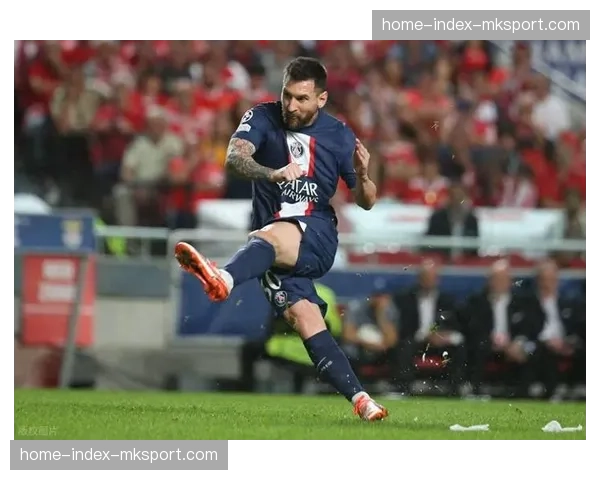 欧足联技术报告指出，四月欧冠赛事平均进球前传导次数减少，转换提速明显