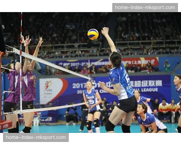 史密斯与莫雷尔比赛胶着,前六回合难分高下 史密斯与莫雷尔比赛胶着,前六回合难分高下